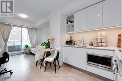 316 - 377 MADISON AVENUE  Toronto, ON M4V 3E1