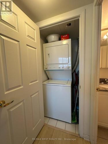 909 - 4850 Glen Erin Drive, Mississauga, ON - Indoor Photo Showing Laundry Room