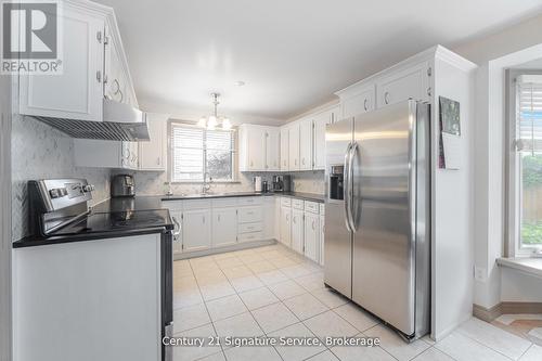 512 Selsey Drive, Mississauga, ON - Indoor Photo Showing Kitchen
