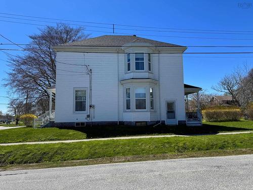 48 Albert Street, Yarmouth, NS 