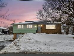 24 Christopher Avenue  Dartmouth, NS B2W 3G3