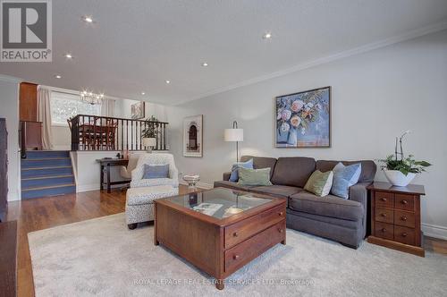 884 Silver Birch Trail, Mississauga, ON - Indoor Photo Showing Living Room