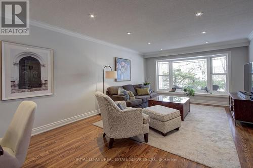 884 Silver Birch Trail, Mississauga, ON - Indoor Photo Showing Living Room