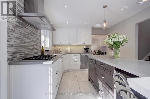 884 Silver Birch Trail, Mississauga, ON - Indoor Photo Showing Kitchen With Upgraded Kitchen