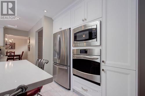 884 Silver Birch Trail, Mississauga, ON - Indoor Photo Showing Kitchen