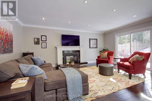 884 Silver Birch Trail, Mississauga, ON - Indoor Photo Showing Living Room With Fireplace