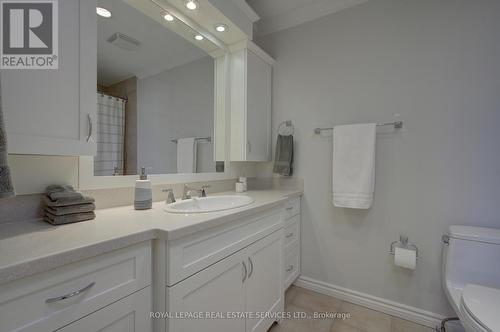 884 Silver Birch Trail, Mississauga, ON - Indoor Photo Showing Bathroom