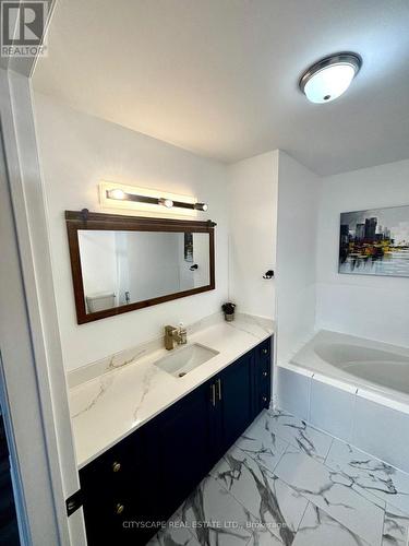 3974 Stardust Drive, Mississauga, ON - Indoor Photo Showing Bathroom