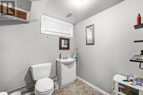 776 Britannia Avenue, Hamilton, ON - Indoor Photo Showing Bathroom