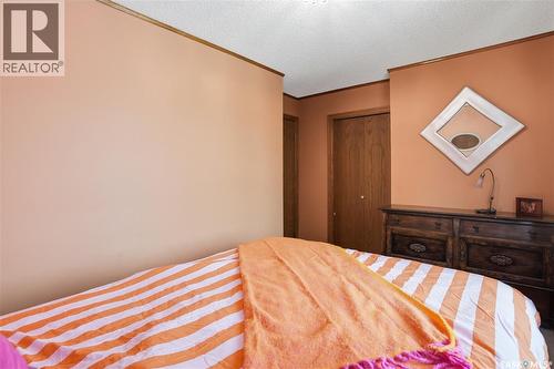 2423 Strathmore Place E, Regina, SK - Indoor Photo Showing Bedroom
