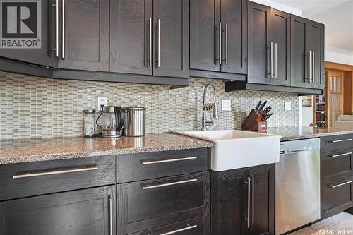 2423 Strathmore Place E, Regina, SK - Indoor Photo Showing Kitchen With Upgraded Kitchen