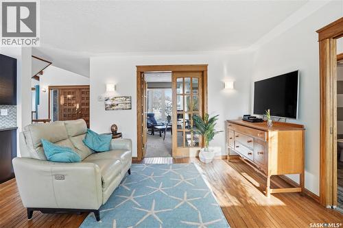 2423 Strathmore Place E, Regina, SK - Indoor Photo Showing Living Room