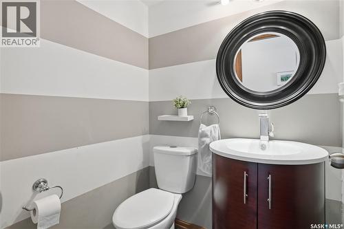 2423 Strathmore Place E, Regina, SK - Indoor Photo Showing Bathroom