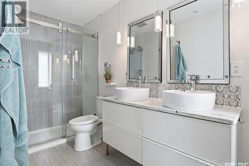 2423 Strathmore Place E, Regina, SK - Indoor Photo Showing Bathroom