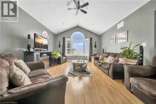 44611 Perth Line 86 Line, Perth, ON - Indoor Photo Showing Living Room