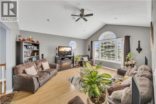 44611 Perth Line 86 Line, Perth, ON - Indoor Photo Showing Living Room