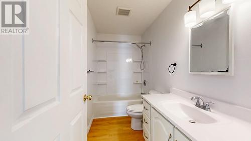 10 Laughlin Crescent, St. John'S, NL - Indoor Photo Showing Bathroom