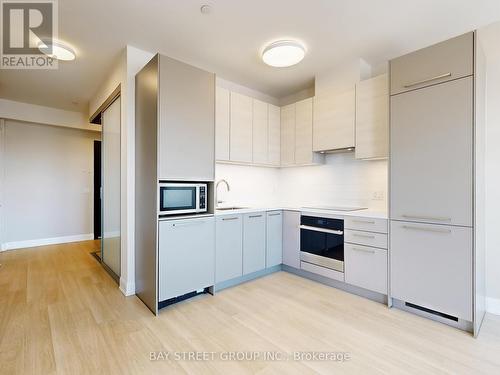 2215 - 12 Gandhi Lane, Markham, ON - Indoor Photo Showing Kitchen