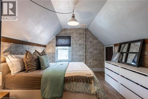 52 Connaught Avenue N, Hamilton, ON - Indoor Photo Showing Bedroom