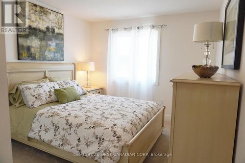 1 - 530 Gatestone Road, London South (South U), ON - Indoor Photo Showing Bedroom