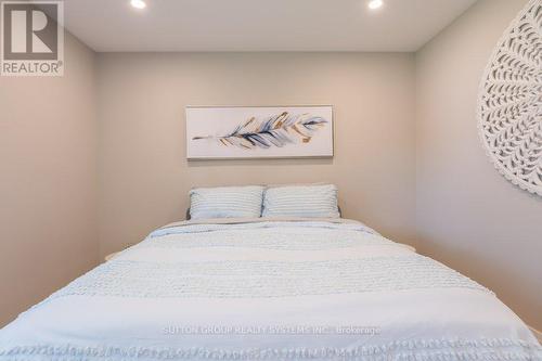 1264 Landfair Crescent, Oakville, ON - Indoor Photo Showing Bedroom