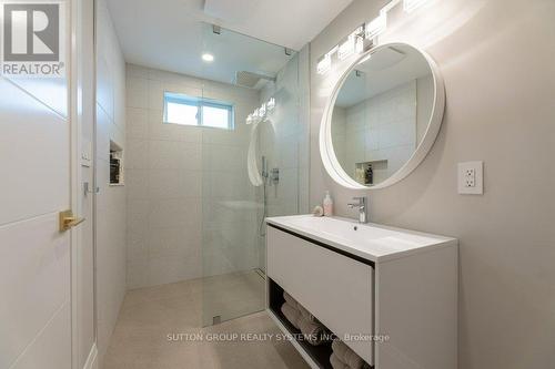 1264 Landfair Crescent, Oakville, ON - Indoor Photo Showing Bathroom