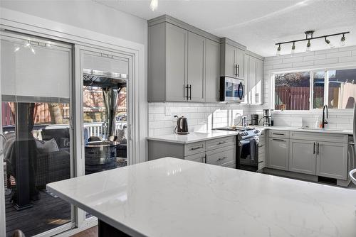 209 14Th Street, Cranbrook, BC - Indoor Photo Showing Kitchen With Upgraded Kitchen