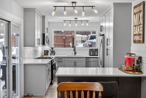 209 14Th Street, Cranbrook, BC - Indoor Photo Showing Kitchen With Upgraded Kitchen