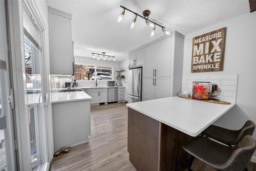 209 14Th Street, Cranbrook, BC - Indoor Photo Showing Kitchen