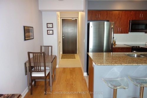 706-205 Sherway Gardens Road, Toronto, ON - Indoor Photo Showing Kitchen