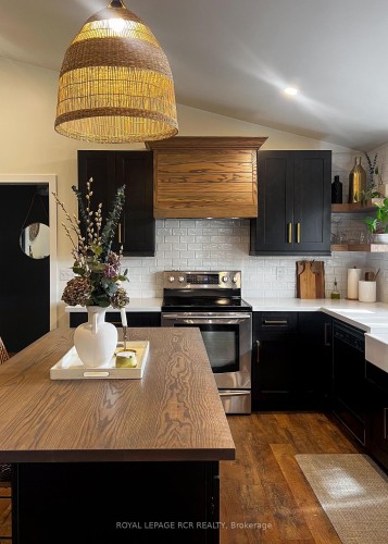 22 Smith Drive, Mapleton, ON - Indoor Photo Showing Kitchen