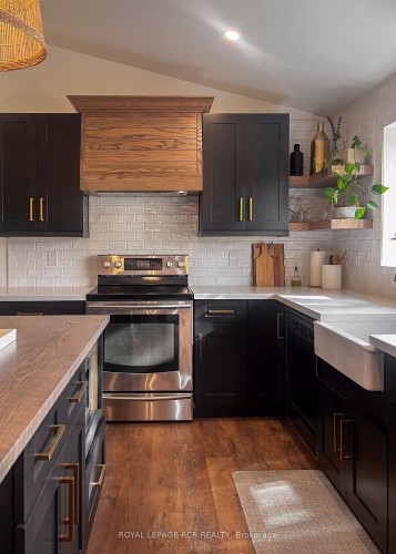 22 Smith Drive, Mapleton, ON - Indoor Photo Showing Kitchen