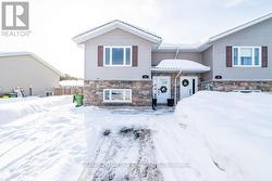 11 WILLIAM THOMAS DRIVE  Petawawa, ON K8H 2K3