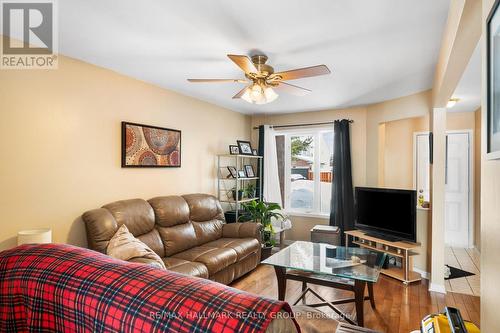 857 Nesting Way Nw, Ottawa, ON - Indoor Photo Showing Living Room