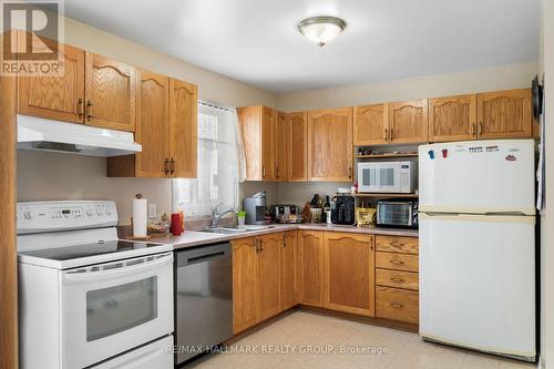 857 Nesting Way Nw, Ottawa, ON - Indoor Photo Showing Kitchen