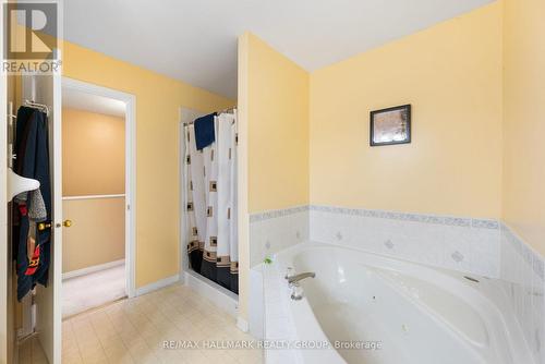 857 Nesting Way Nw, Ottawa, ON - Indoor Photo Showing Bathroom