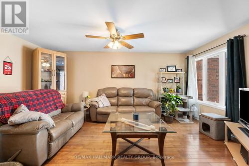 857 Nesting Way Nw, Ottawa, ON - Indoor Photo Showing Living Room