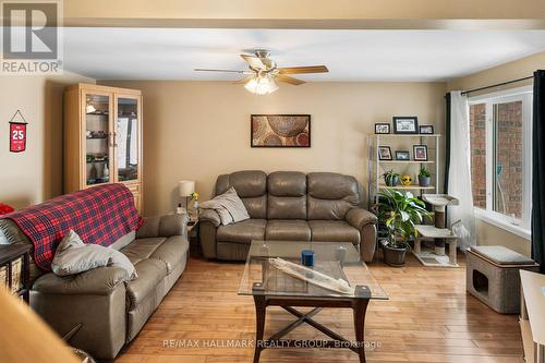 857 Nesting Way Nw, Ottawa, ON - Indoor Photo Showing Living Room