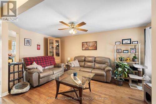 857 Nesting Way Nw, Ottawa, ON - Indoor Photo Showing Living Room