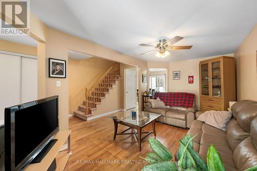 857 Nesting Way Nw, Ottawa, ON - Indoor Photo Showing Living Room