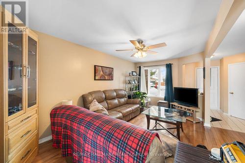 857 Nesting Way Nw, Ottawa, ON - Indoor Photo Showing Living Room