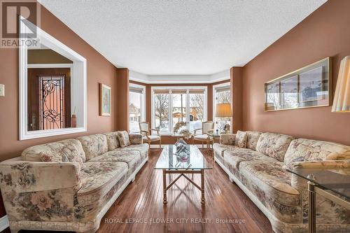 1340 Whitewater Lane, Mississauga, ON - Indoor Photo Showing Living Room