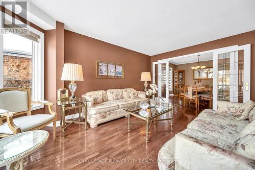 1340 Whitewater Lane, Mississauga, ON - Indoor Photo Showing Living Room