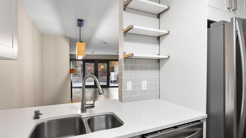 14-145 Nicola Street, Kamloops, BC - Indoor Photo Showing Kitchen With Double Sink