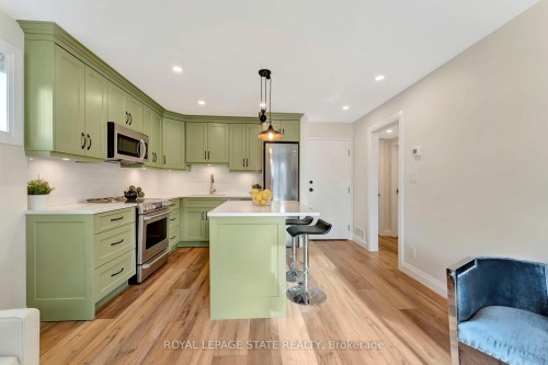 144 Ravenbury Drive, Hamilton, ON - Indoor Photo Showing Kitchen With Upgraded Kitchen