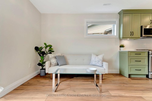 144 Ravenbury Drive, Hamilton, ON - Indoor Photo Showing Living Room