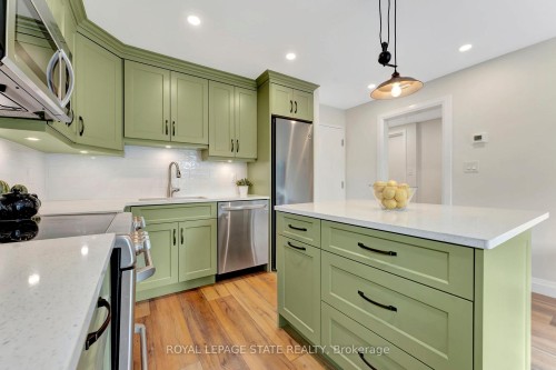 144 Ravenbury Drive, Hamilton, ON - Indoor Photo Showing Kitchen With Stainless Steel Kitchen With Upgraded Kitchen