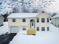 32 Falcon Crest Court  Middle Sackville, NS B4E 3B1