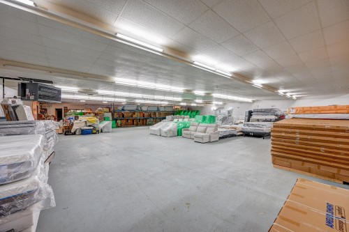 Interior - 15 Rue Des Entreprises, Sainte-Anne-Des-Plaines, QC - Indoor Photo Showing Garage