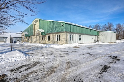 Front of Structure - 15 Rue Des Entreprises, Sainte-Anne-Des-Plaines, QC - Outdoor